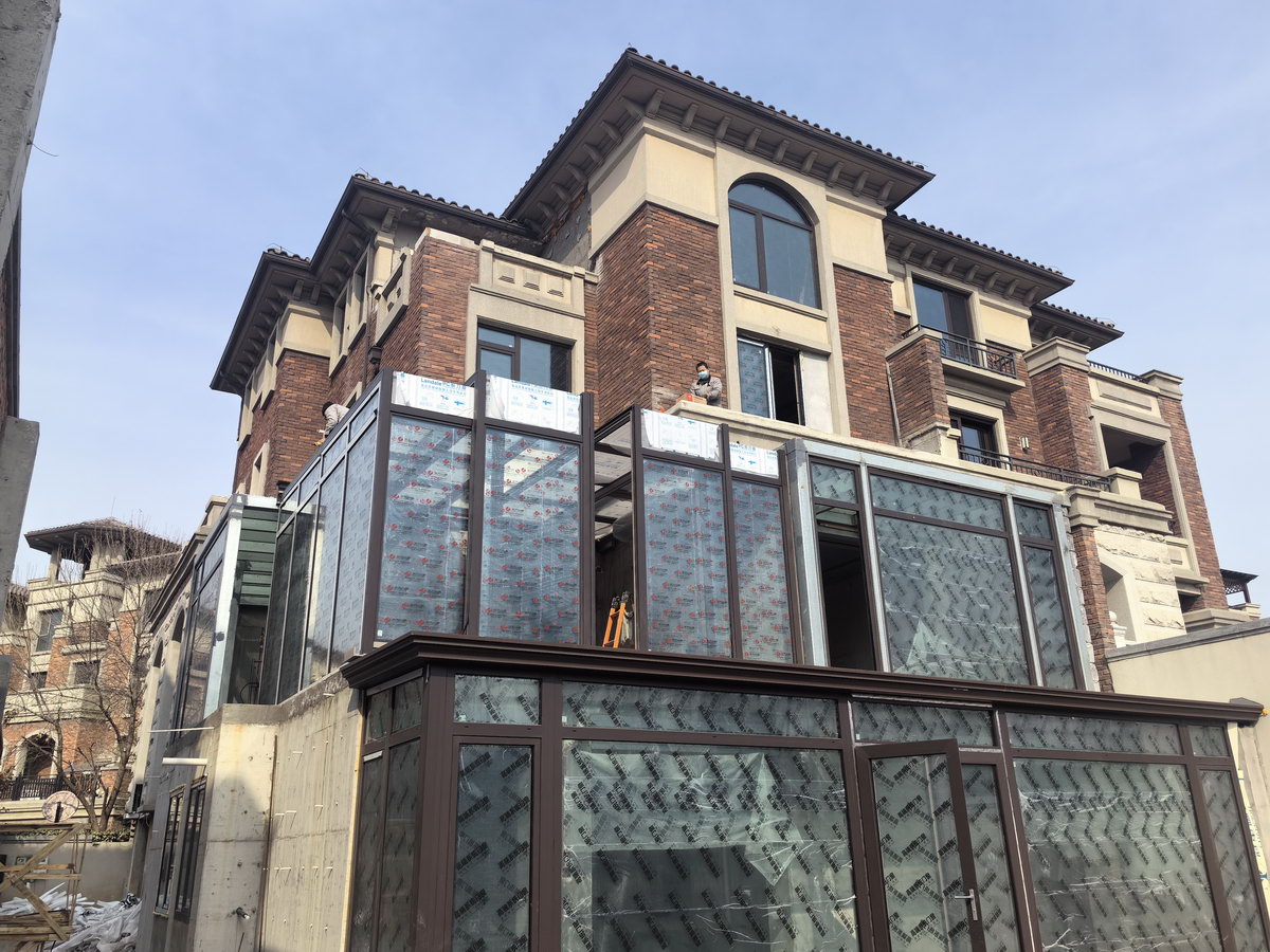 Why has mobile sunrooms become the preferred choice for high-end individuals?